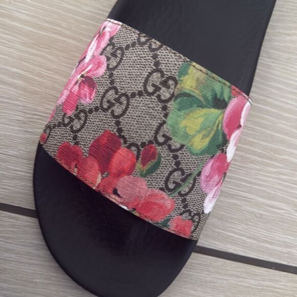 Brand new Gucci women’s slides  brand new with box and dust bag - Picture 4 of 4
